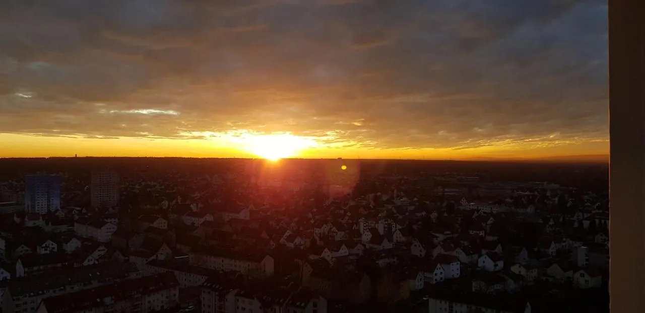 Ueber Den Wolken Und Super Zentral Zwischen Frankfurt Und Darmstadt - 100Qm contacts
